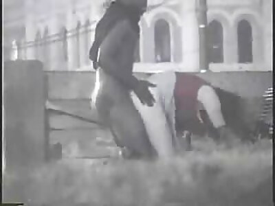 Nerdy দুশ্চরিত্রা বিএফ সেক্সি একটি শক্তিশালী মোরগ দ্বারা সোফা উপর fucked